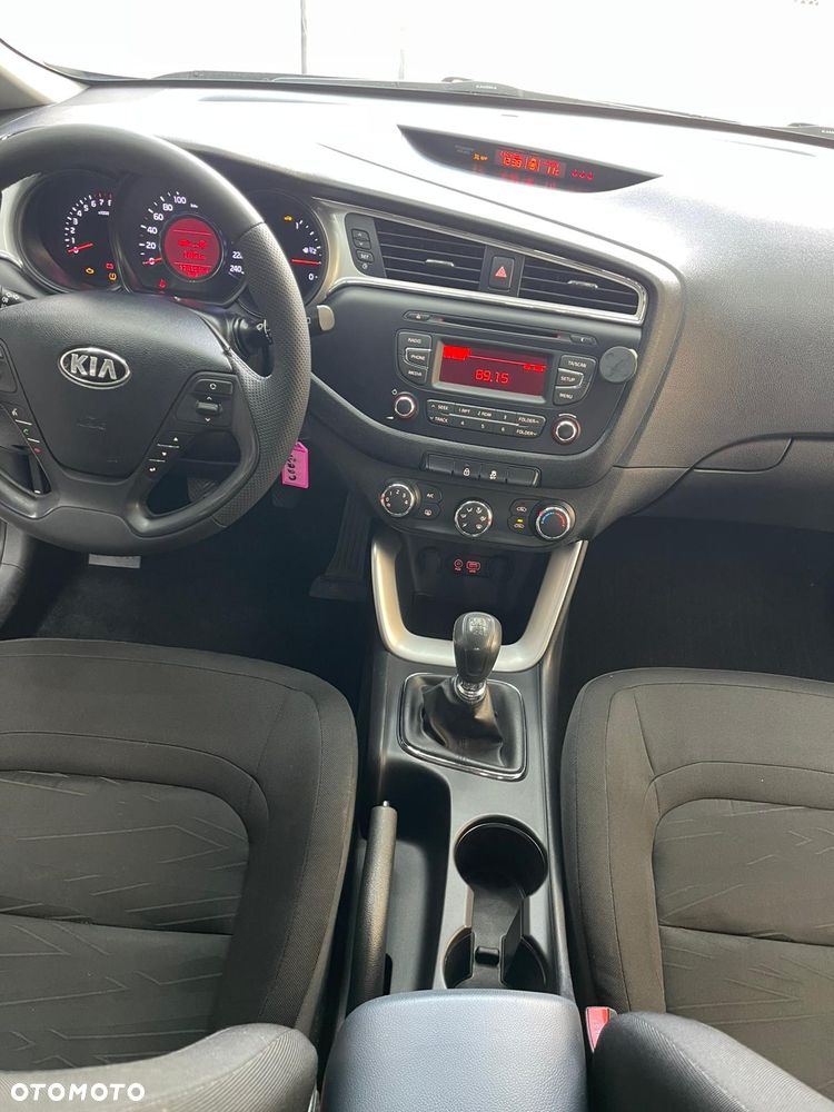 Kia Ceed 1.6 GDI ISG UEFA EURO 2016 - 31