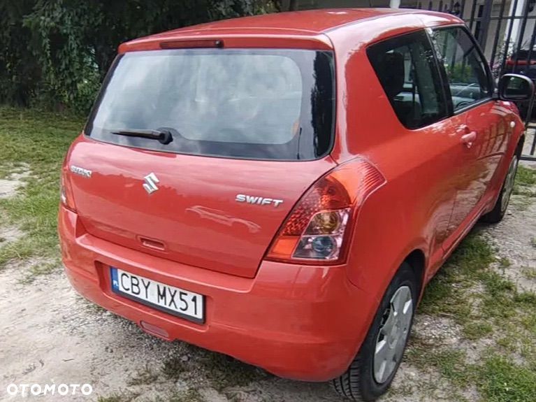 Suzuki Swift 1.3 GC - 2