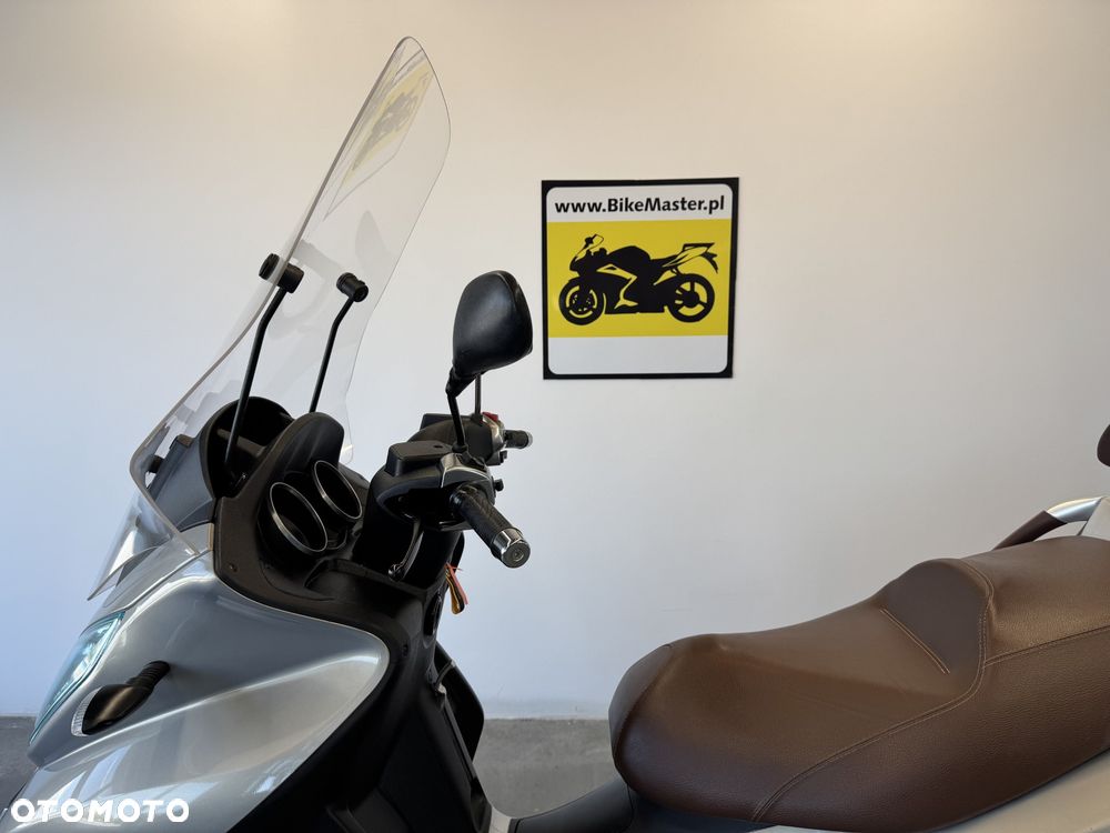 Piaggio MP-3 - 21