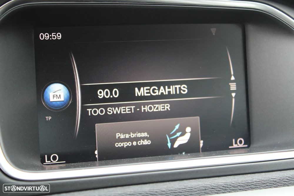 Volvo V40 2.0 D3 Momentum - 25