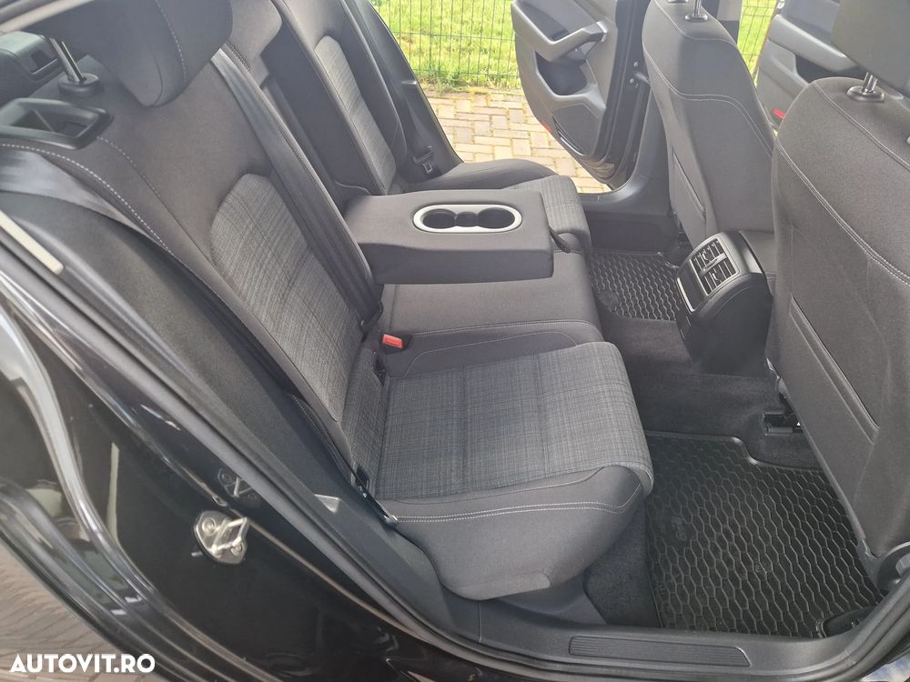 Volkswagen Passat 2.0 TDI DSG Comfortline - 17