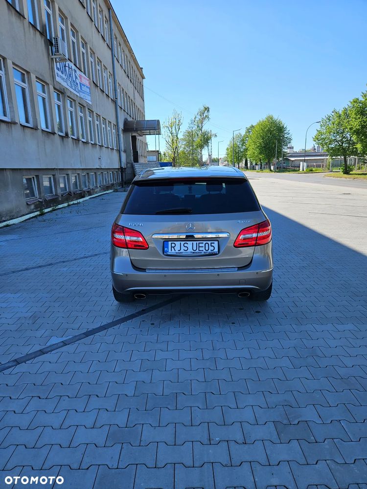 Mercedes-Benz Klasa B 220 4-Matic - 4
