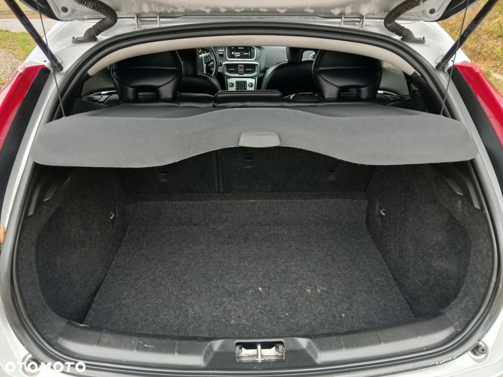 Volvo V40 D3 Ocean Race - 16