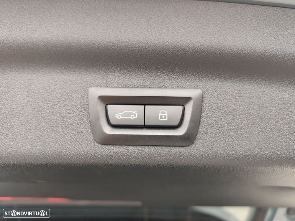 BMW iX1 eDrive20 Pack Desportivo M - 35