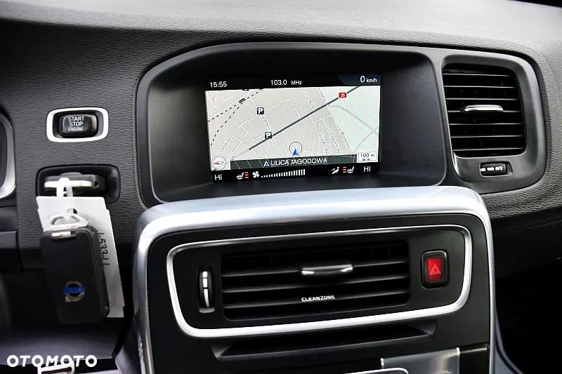 Volvo V60 D3 R-Design - 17