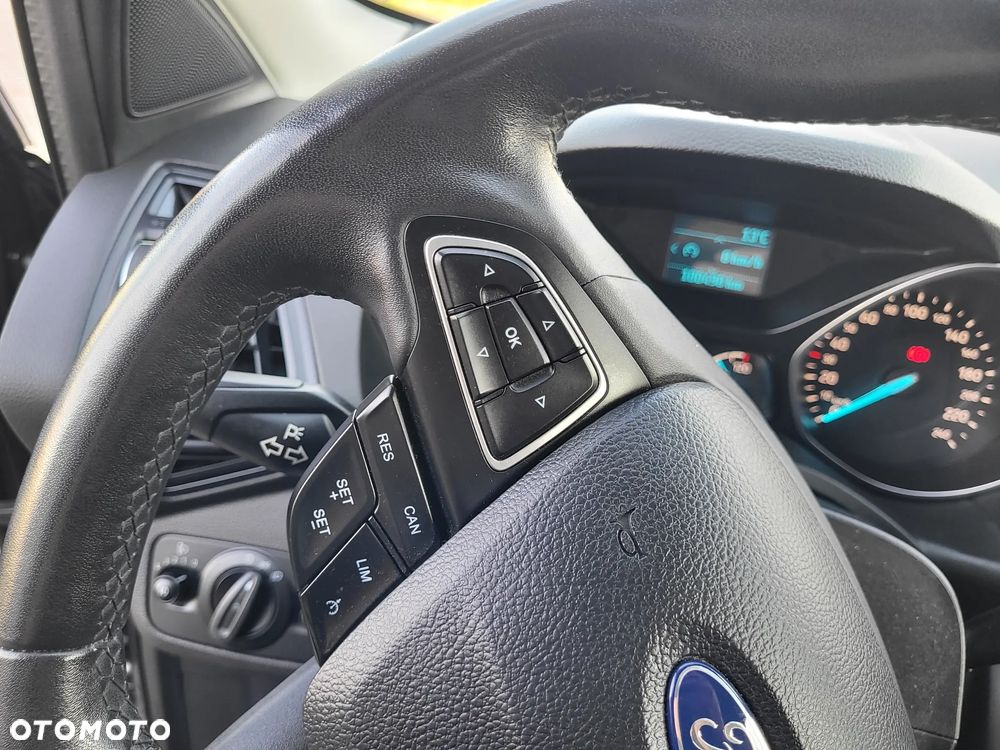 Ford Kuga - 27
