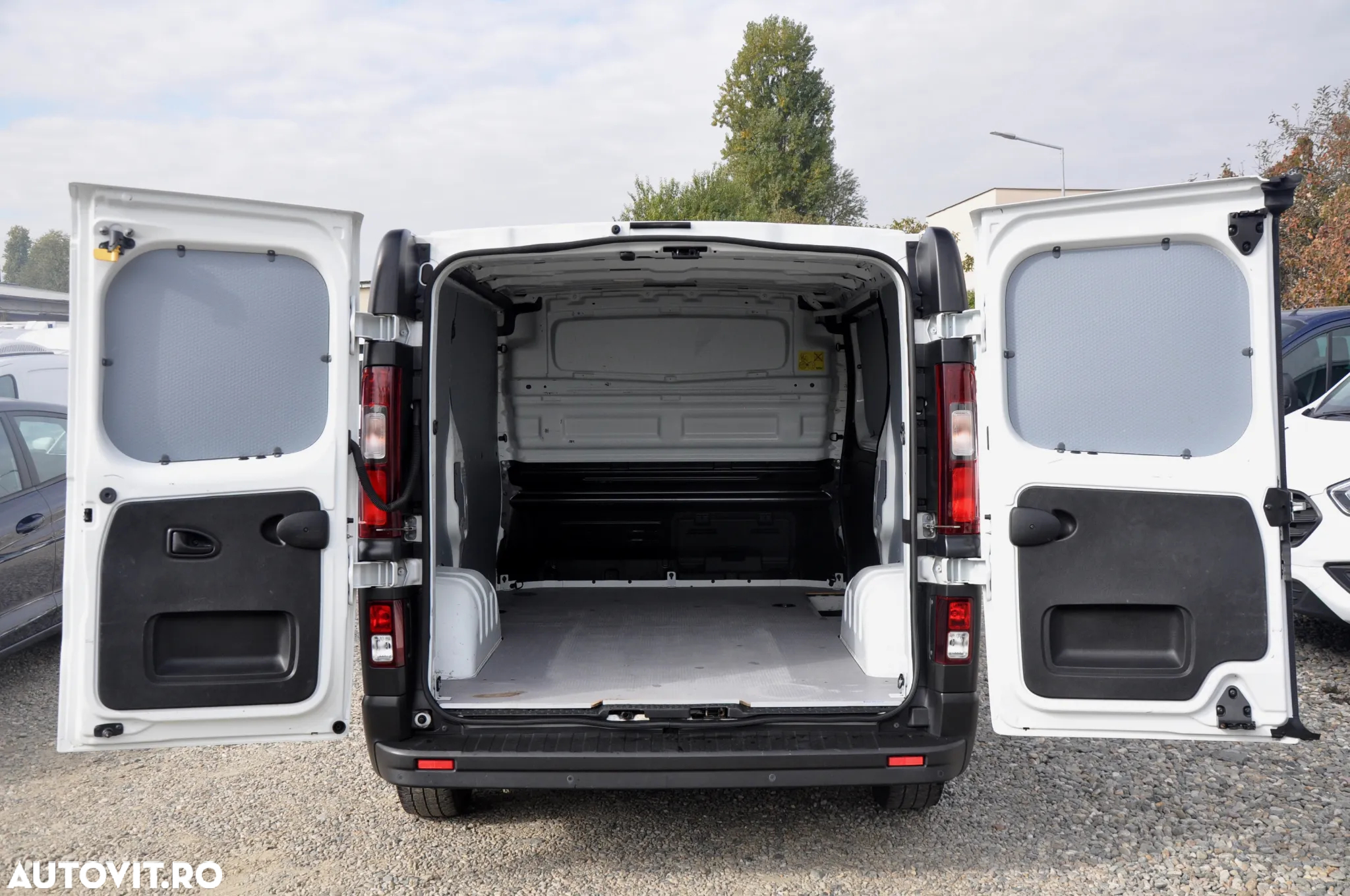 Renault Trafic Van - 7
