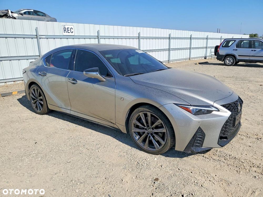 Lexus IS 200t - 4