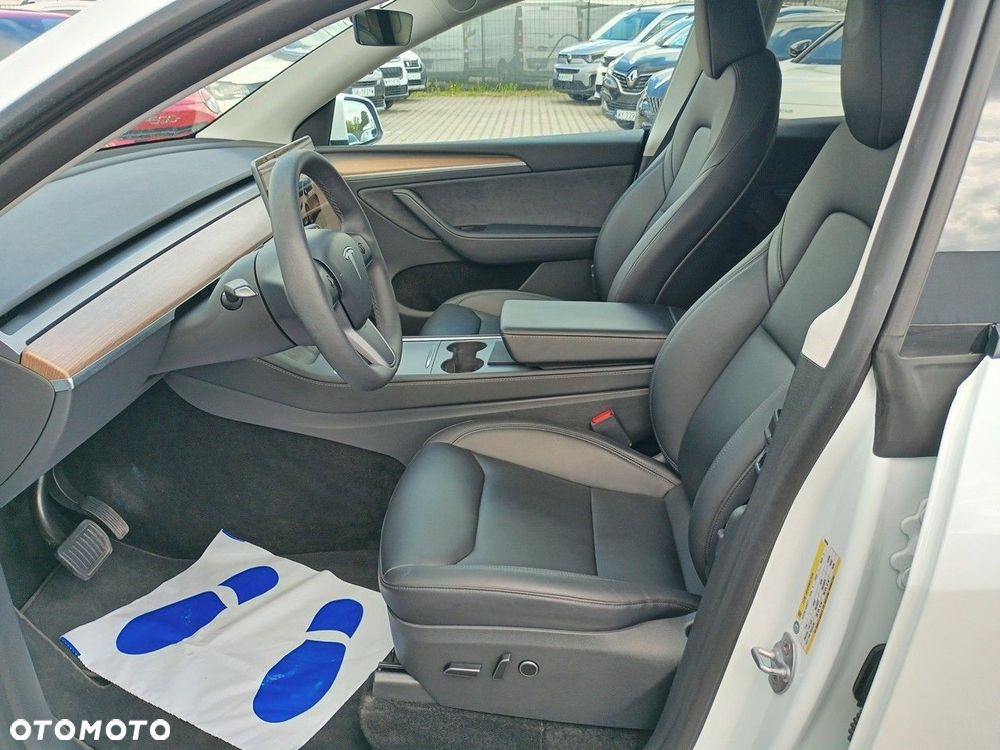 Tesla Model Y Long Range AWD - 10
