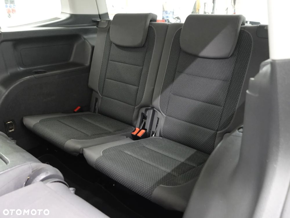Volkswagen Touran - 23