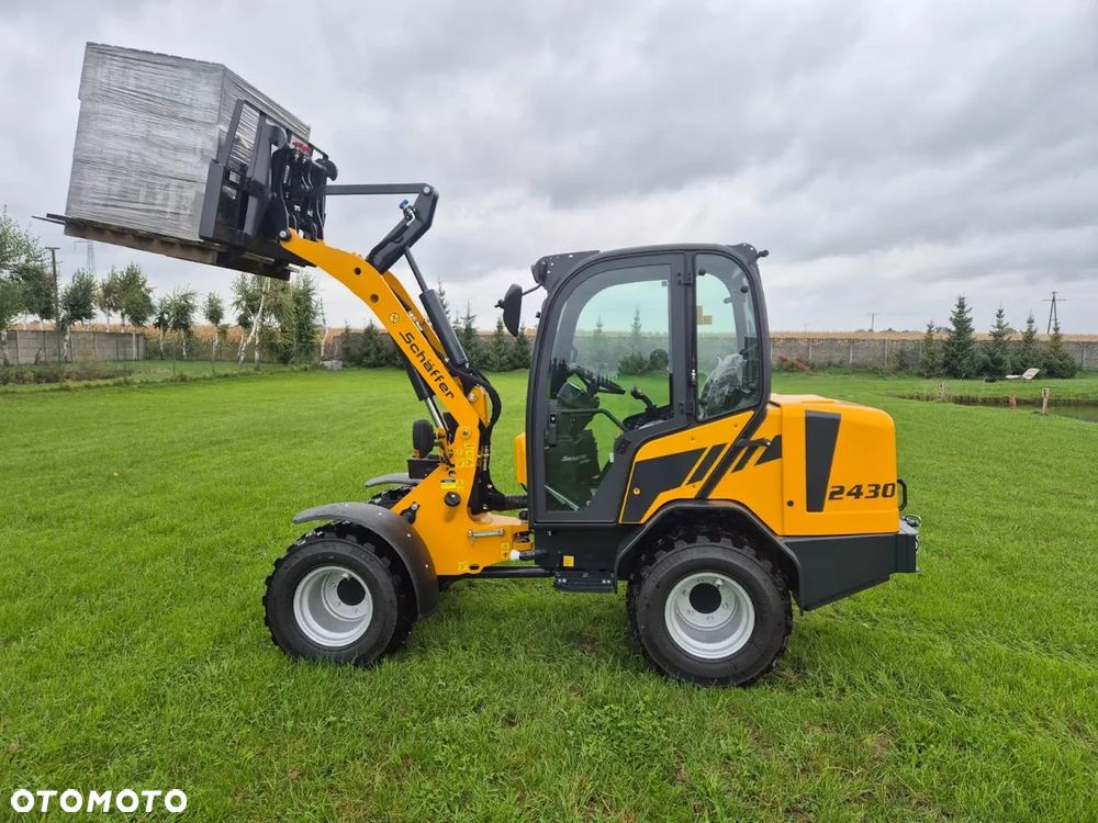 Schäffer Ładowarka Miniładowarka Schaffer 2430 - 2445kg Łyżka + Widły - 24
