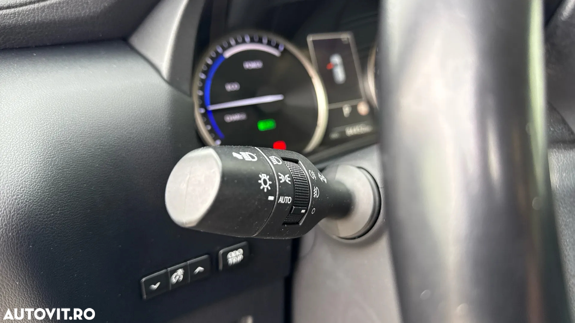 Lexus Seria NX 300h AWD Executive Plus - 28
