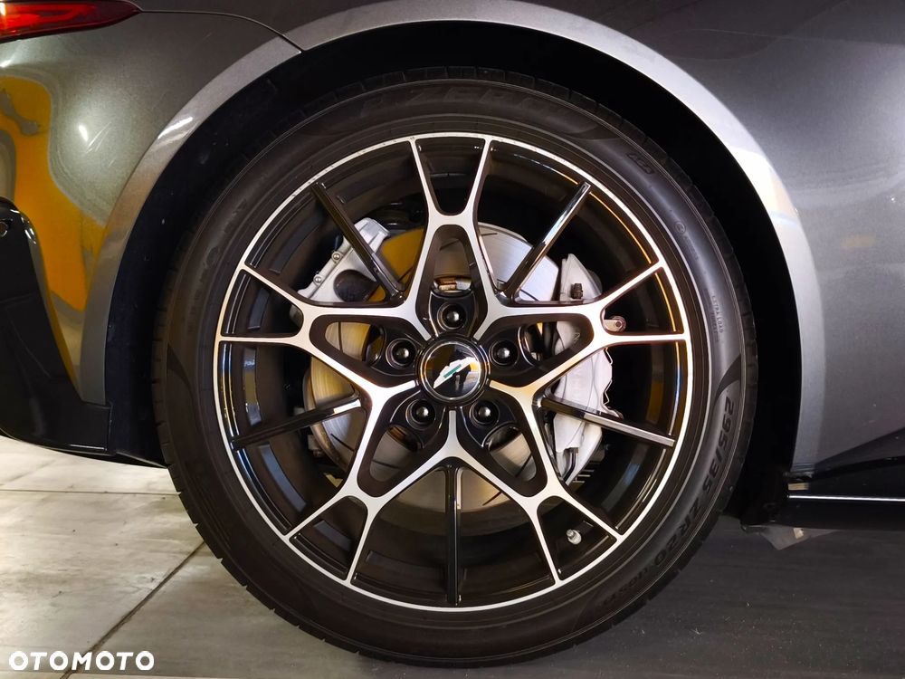 Aston Martin Vantage - 7