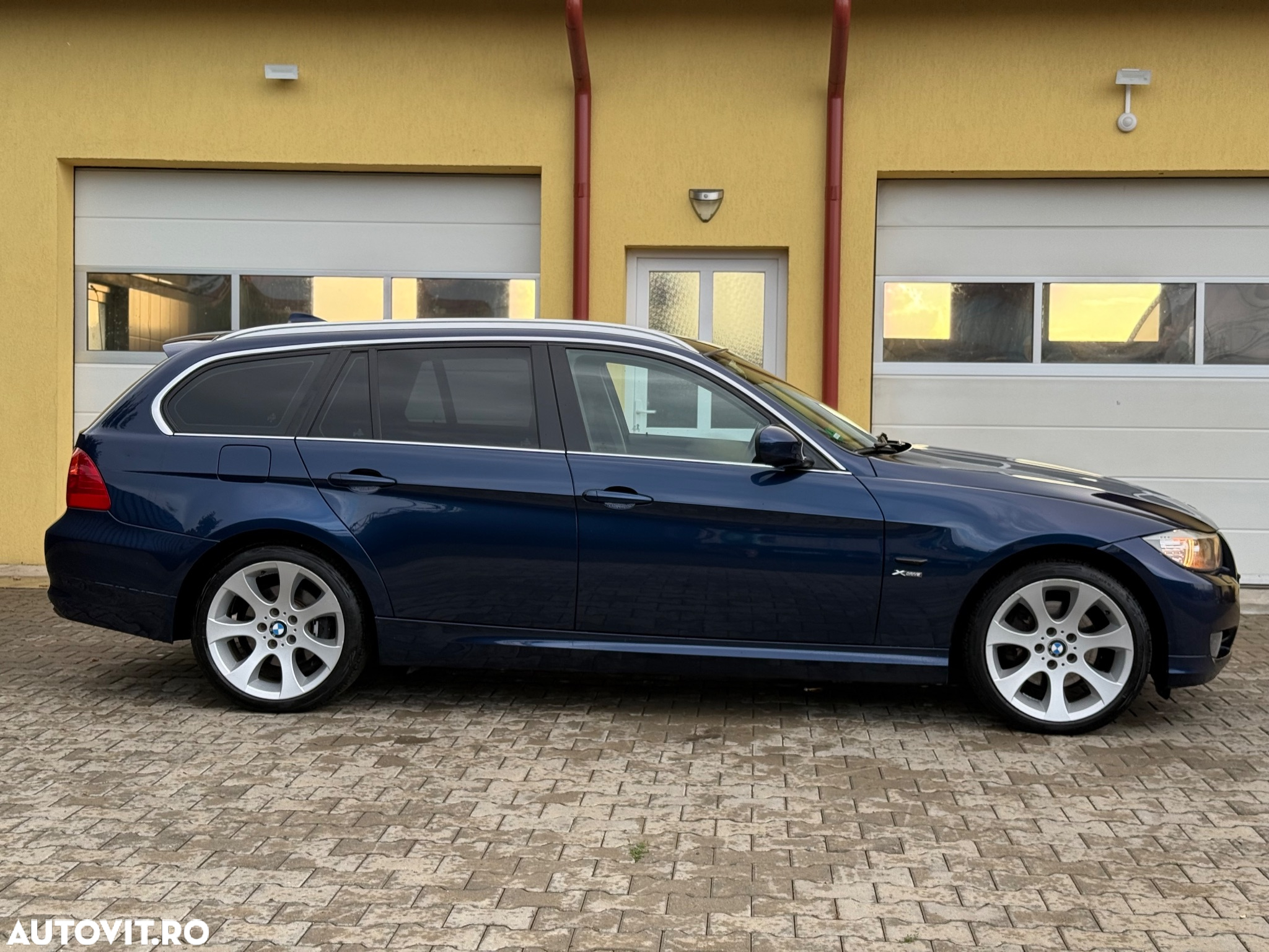 BMW Seria 3 320d Touring xDrive Aut. - 30