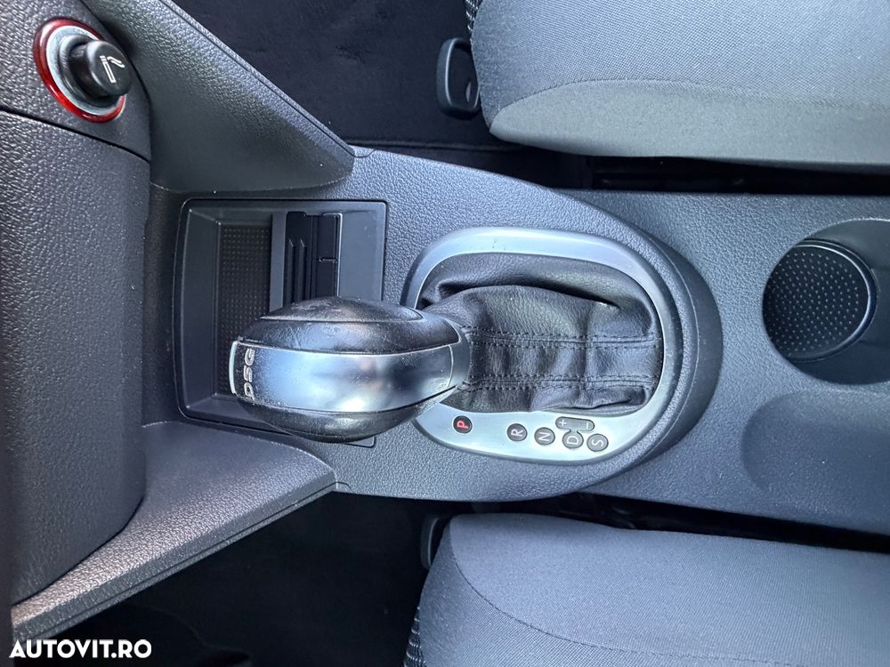 Volkswagen Touran 2.0 TDI DPF DSG Life - 13