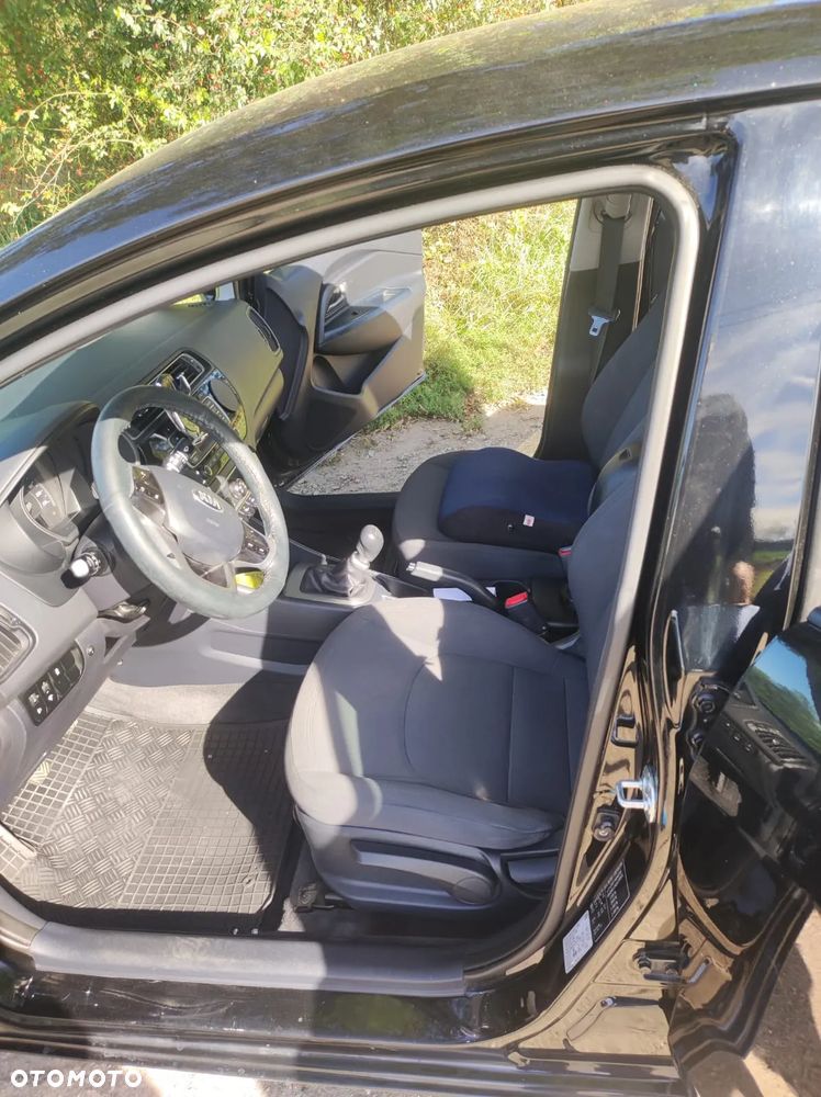 Kia Rio 1.4 L - 8