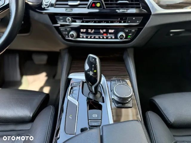 BMW Seria 5 520d xDrive - 10