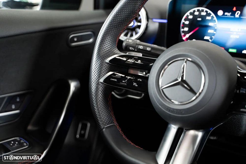 Mercedes-Benz A 250 e AMG Line - 20