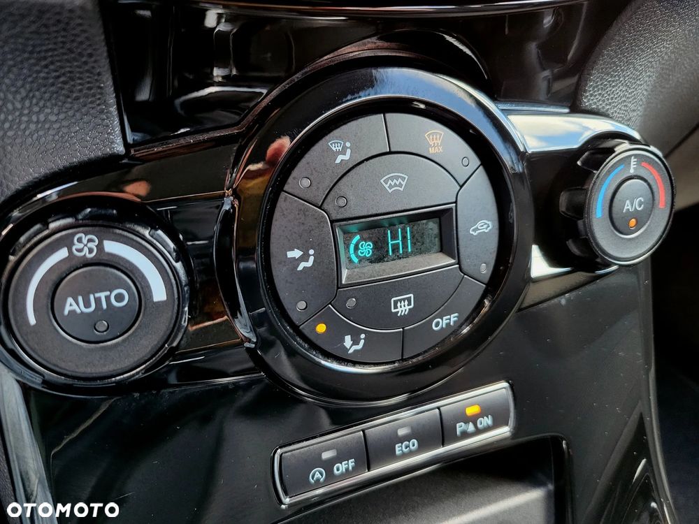 Ford Fiesta 1.0 EcoBoost STart-Stop Titanium - 19