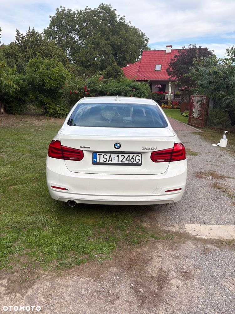 BMW Seria 3 320i xDrive Luxury Line - 4