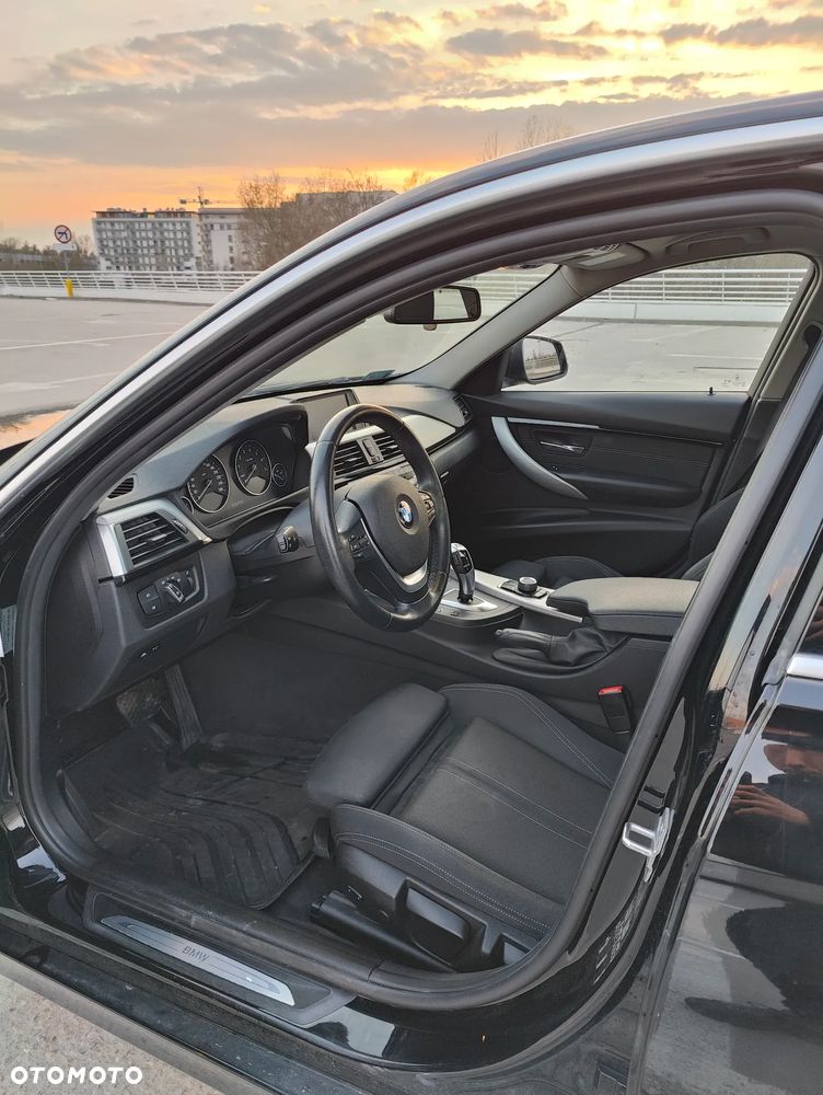 BMW Seria 3 318i Sport Line - 12