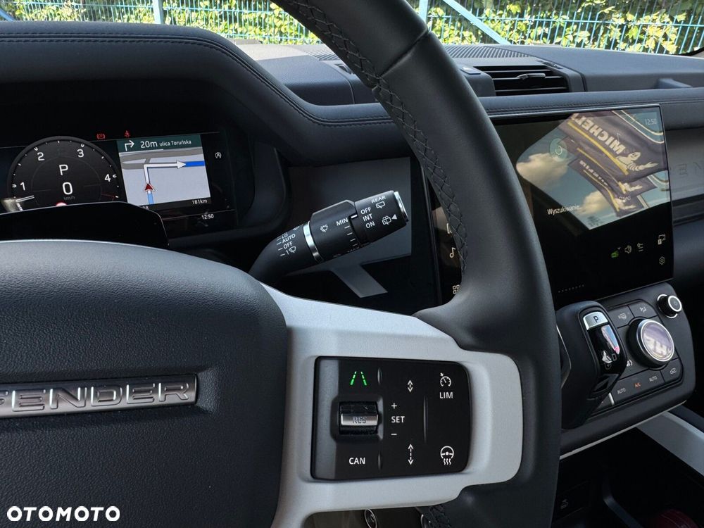 Land Rover Defender - 11