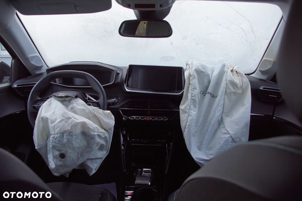 Auto na części - Peugeot e-208 100 kW ZK01 9842858380 ESM 2023R Silnik Falownik Bateria Drzwi Błotnik Klapa Zderzak Lusterko Lampa Klamka Szyba Deska Kokpit Sterownik Moduł Czujnik Licznik Wyświetlacz Panel Kierownica - 17