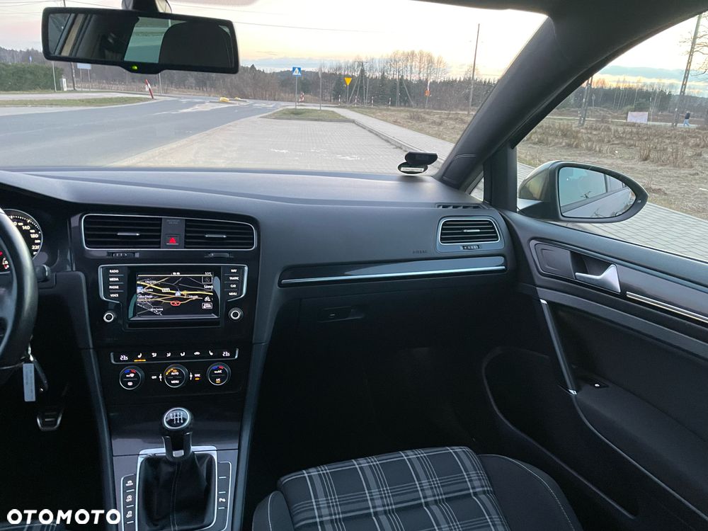 Volkswagen Golf - 14