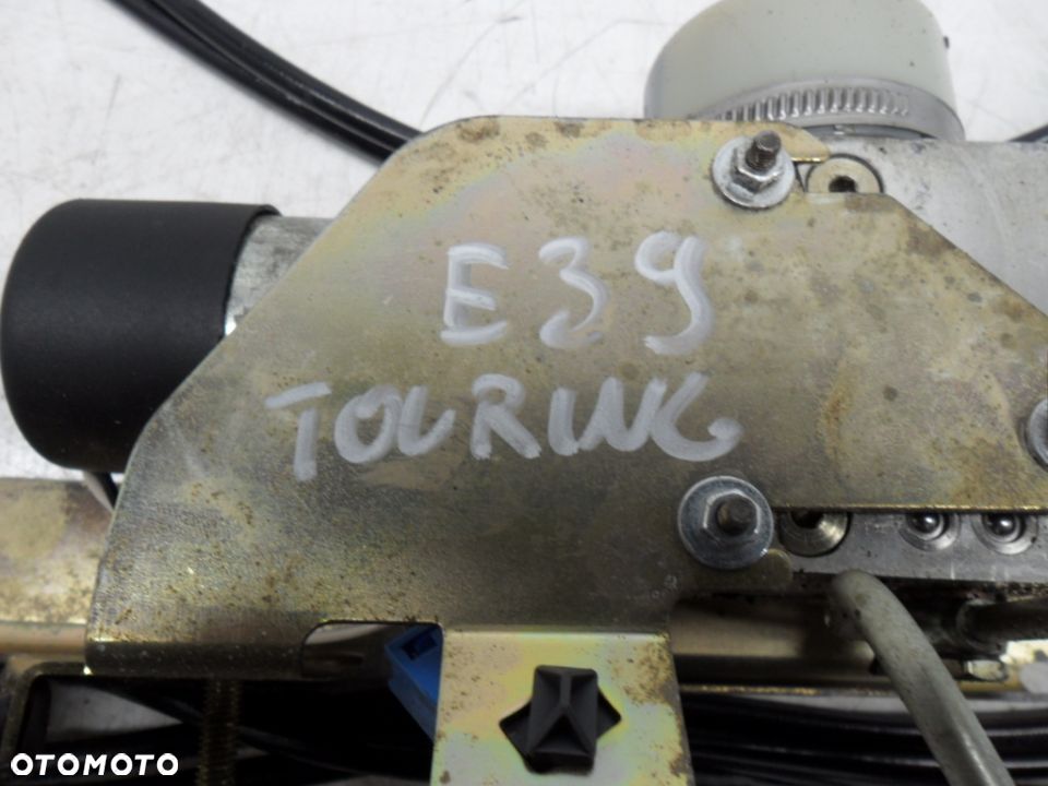 BMW E39 LIFT 2.5B KOMBI POMPA KLAPY BAGAŻNIKA 7004889 - 2