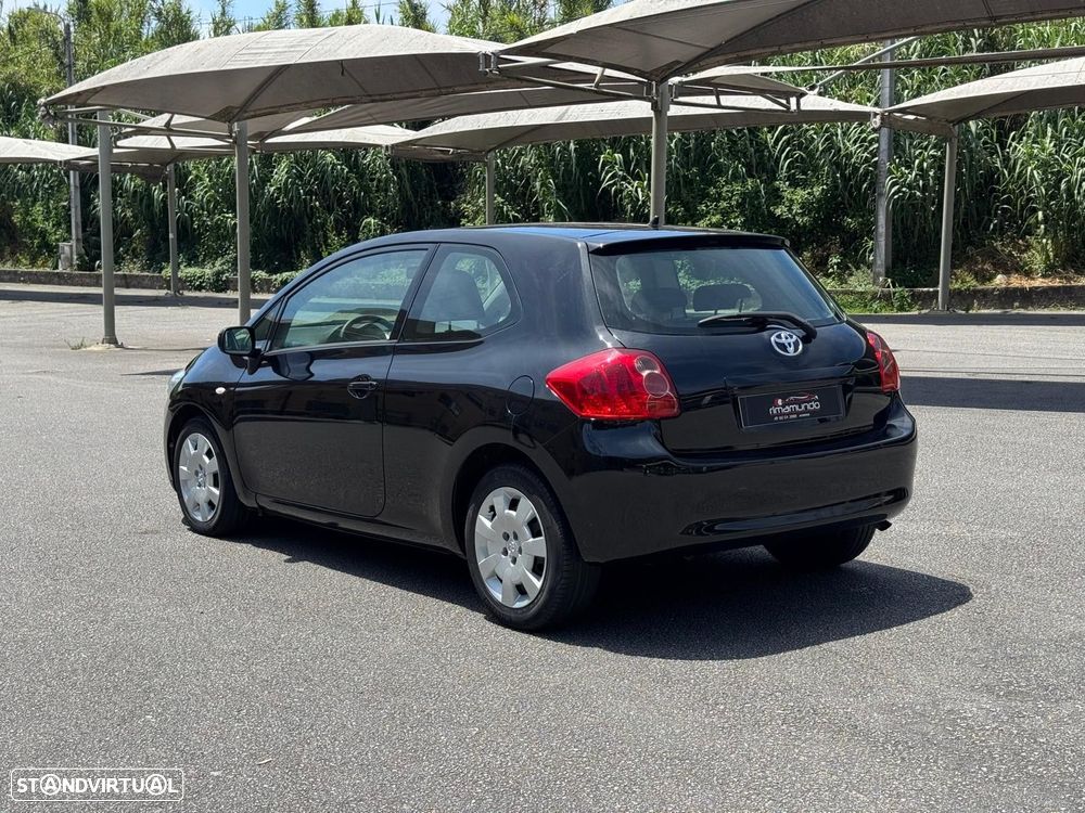 Toyota Auris 1.4 D-4D - 5