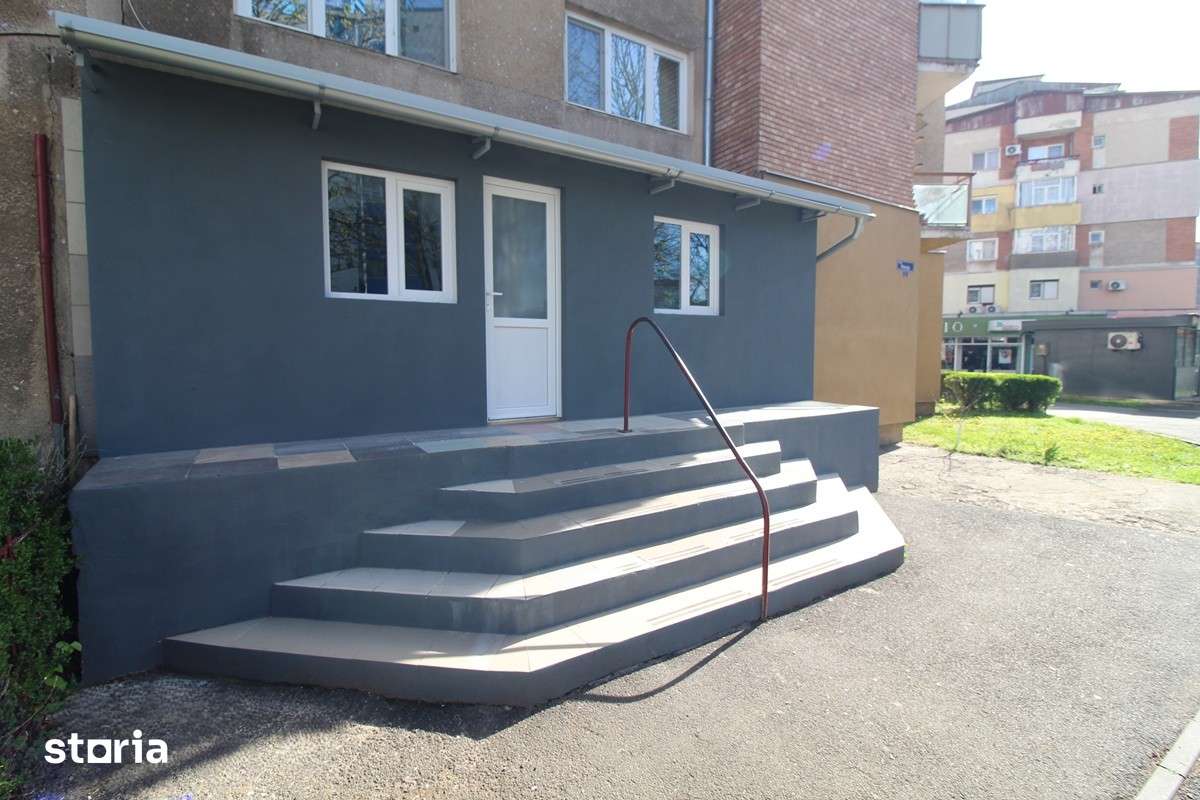 Vând apartament 4 camere în Hunedoara, Micro5/1-Poștă, parter înalt — fotografia 1