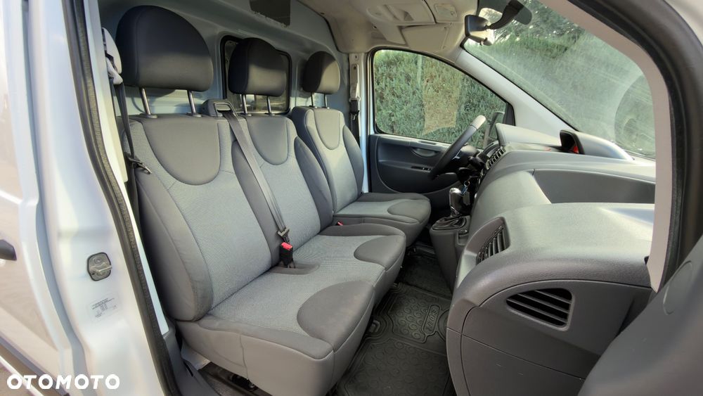 Peugeot Expert Kombi Long 2,8t EAT8 - 19