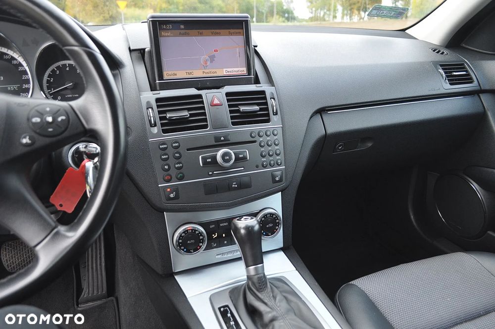 Mercedes-Benz Klasa C 200 T CGI Automatik BlueEFFICIENCY Avantgarde - 33