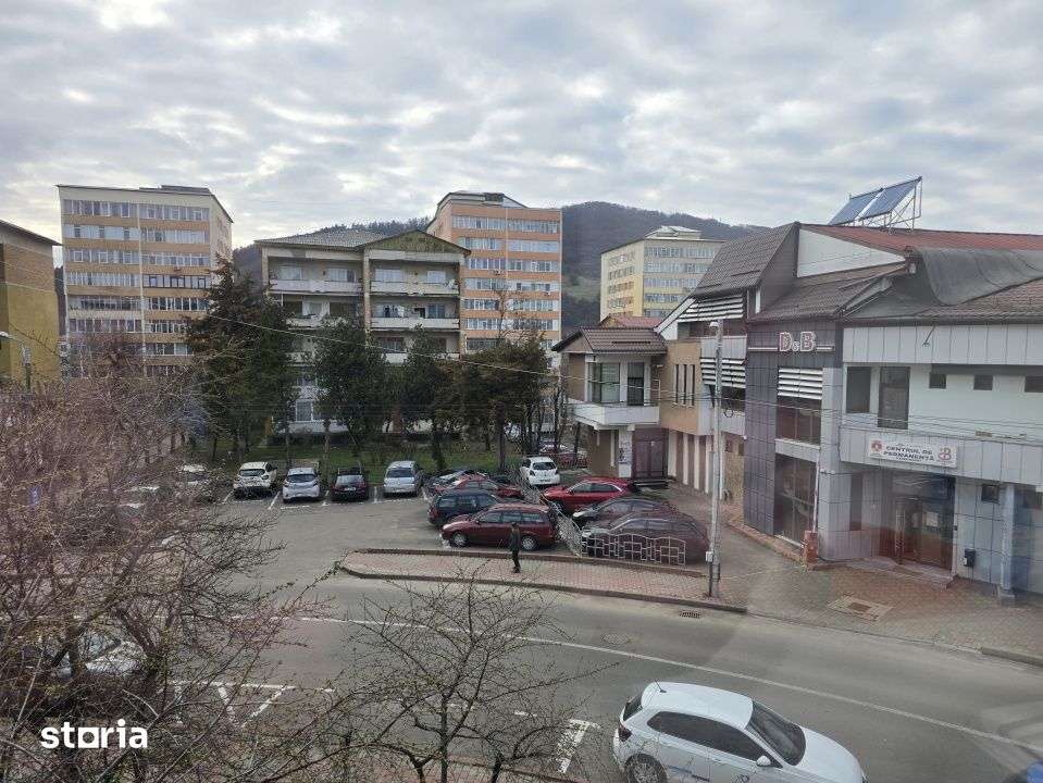 Apartament 4 camere, 3 bai, complet renovat, etaj 2, balcon, sub pretu - Imagine principală: 4/9