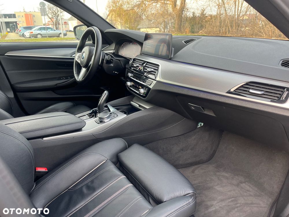 BMW Seria 5 520d xDrive M Sport Edition - 16