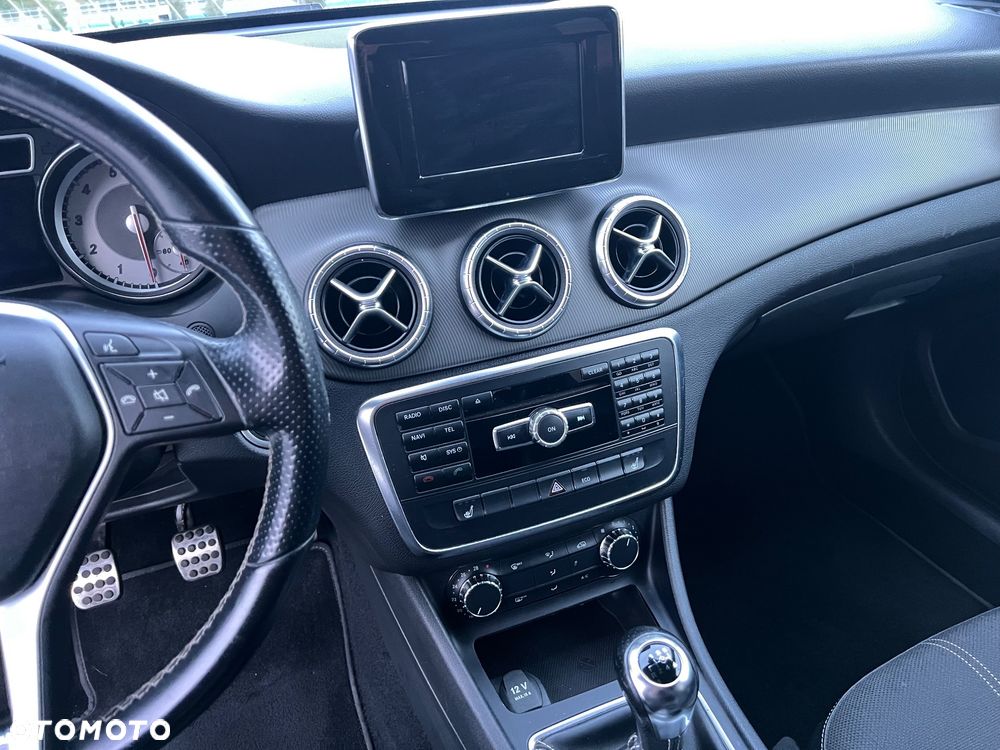 Mercedes-Benz CLA 180 BlueEffICIENCY Edition - 18
