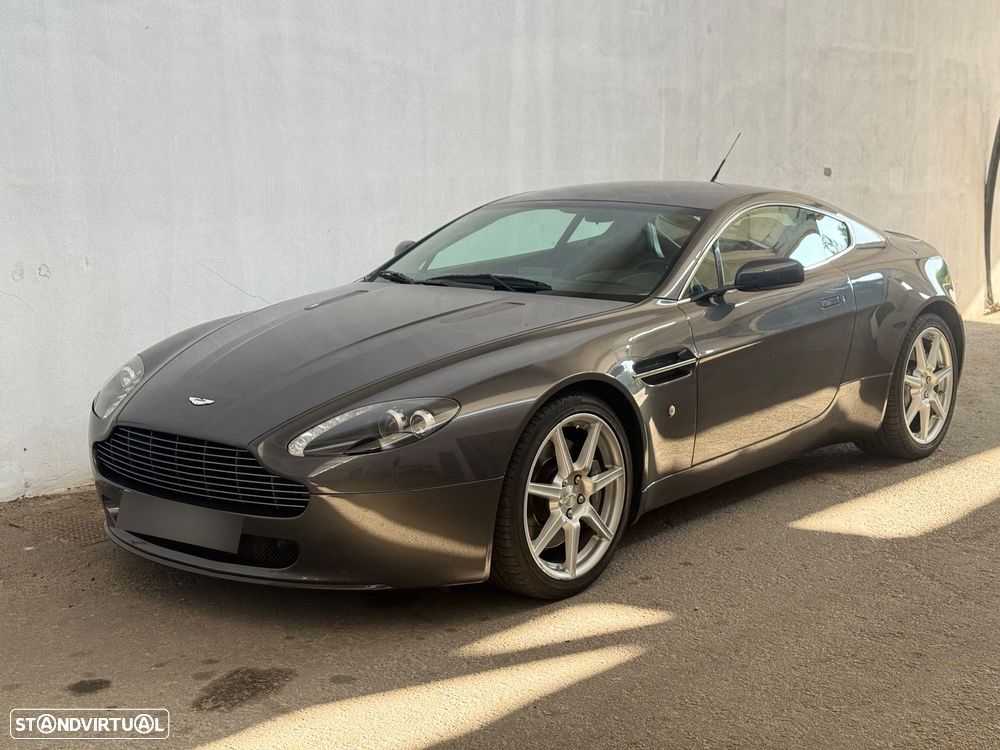 Aston Martin Vantage Coupe V8 - 9