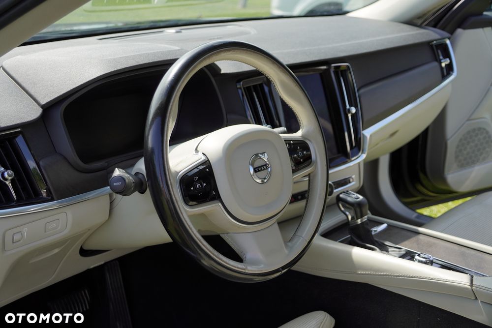 Volvo V90 D5 SCR AWD Momentum Pro - 12