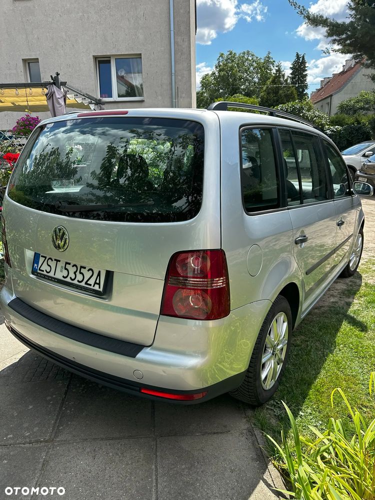 Volkswagen Touran 1.6 Conceptline - 4
