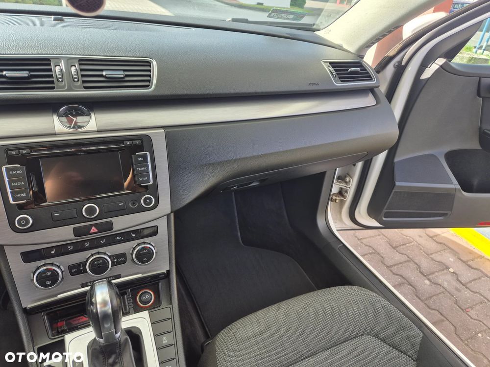 Volkswagen Passat 2.0 TDI Comfortline DSG - 28