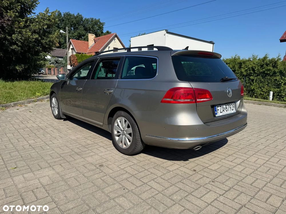 Volkswagen Passat - 4