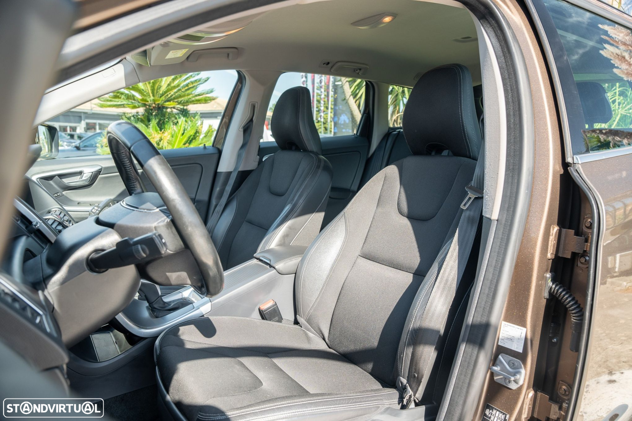 Volvo XC 60 2.0 D3 Summum Geartronic - 16