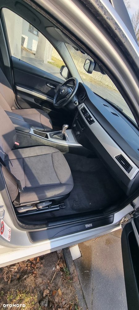 BMW Seria 3 318i - 9