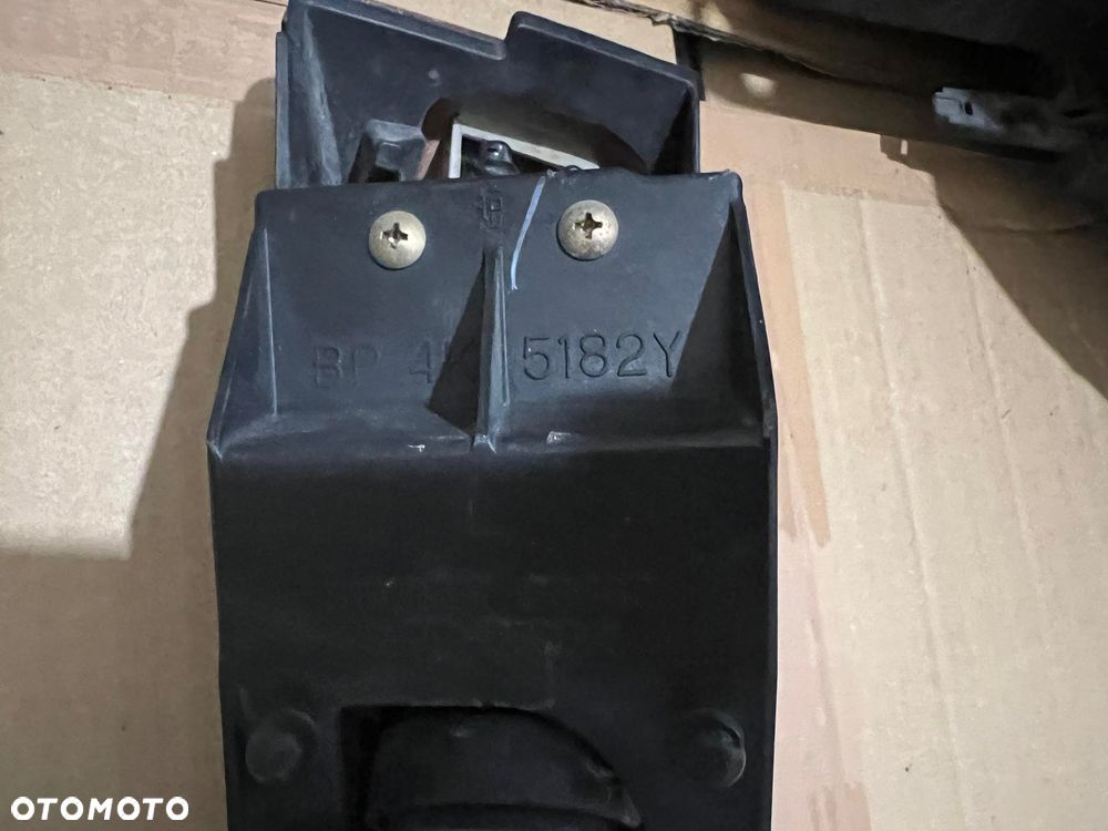 Mazda 5 CR CW 2005/2017r Mazda 3 BK 2003/2008r Spryskiwacz lampy koszyk spryskiwacza zaślepka spryskiwacza pompka wężyk zbiornik zapłonnik xenon - 38