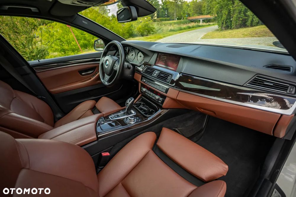 BMW Seria 5 525d - 34
