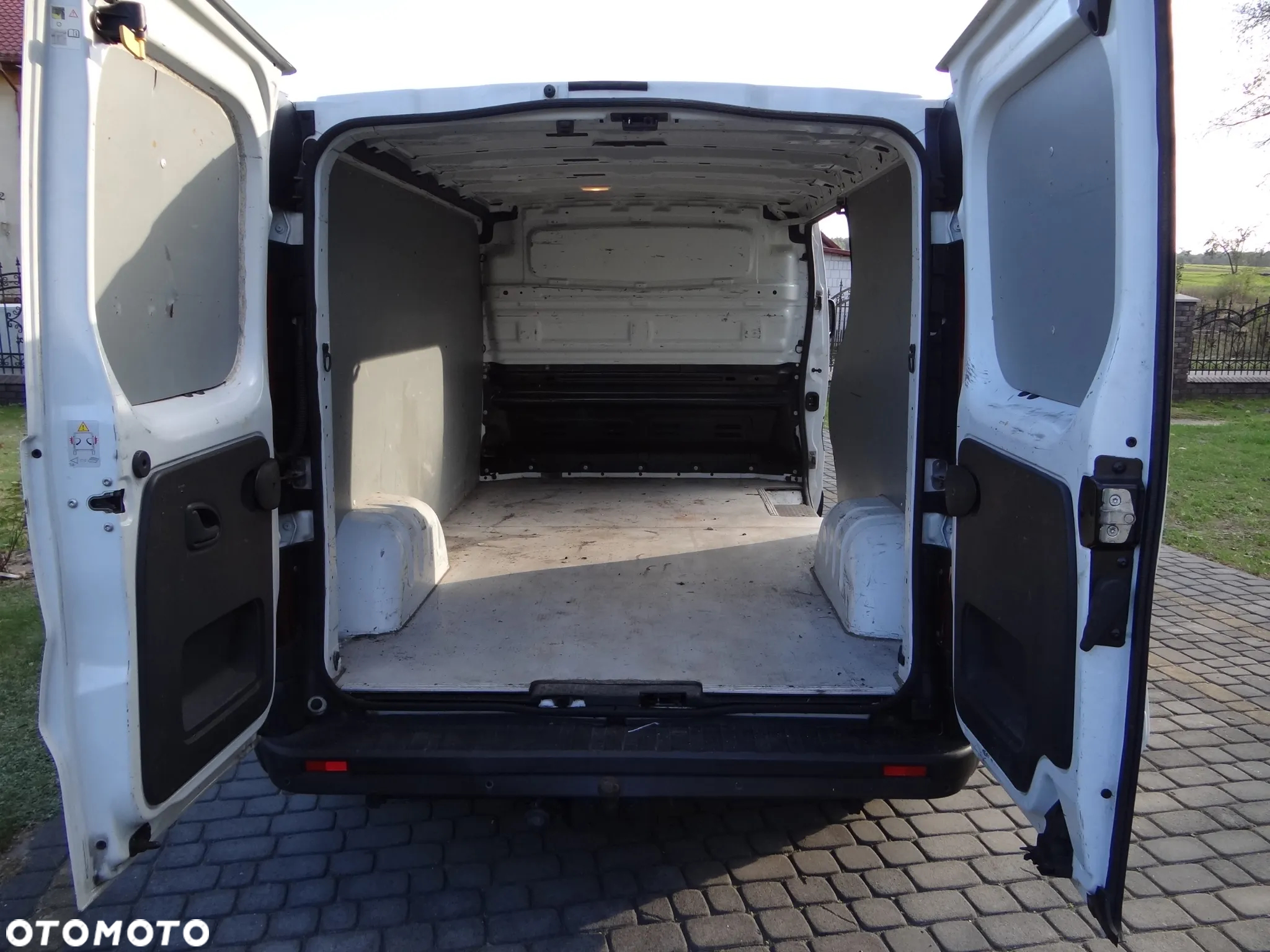 Renault Trafic III 1,6 dci - 12