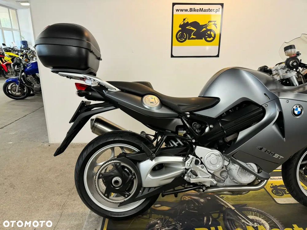 BMW F - 24