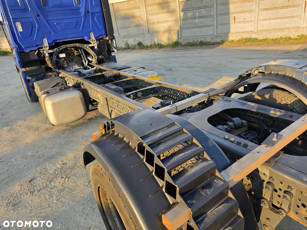 Mercedes-Benz Actros - 8