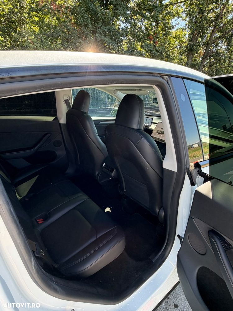 Tesla Model Y AWD Performance - 10