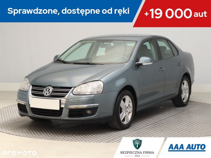 Volkswagen Jetta - 2